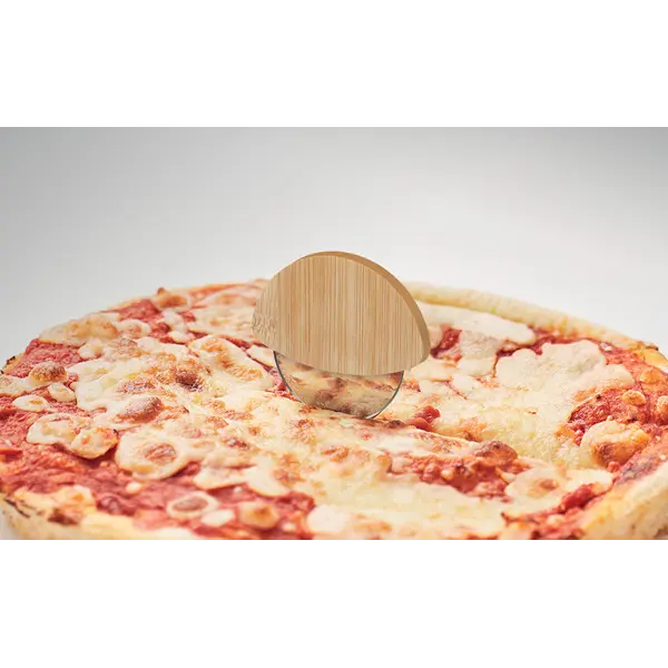 249809-EC Rezač okrugli za pizzu Napoli s bambus drškom i oštricom od nehrđajućeg čelika