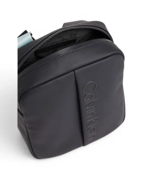 K50K510225-BAX-OS Crna muška torba preko ramena Rubberized – Calvin Klein