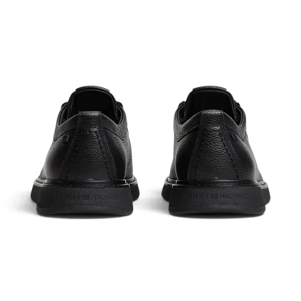 FM0FM06072-BDS Crne kožne cipele na vezanje Moc Toe - Tommy Hilfiger